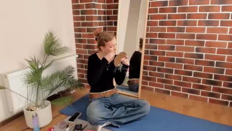 Eva online show from 11-25-25, 07:25