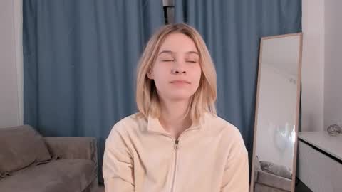 Snapshot of carmellasavina chatting on 03-08-26, 06:44 Alice online show from 03-08-26, 06:44