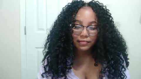 Snapshot of carmellovekisses chatting on 09-08-25, 11:48 CARAMEL xoxo online show from 09-08-25, 11:48