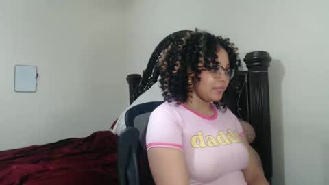 Snapshot of carmellovekisses chatting on 12-21-25, 12:29 CARAMEL xoxo online show from 12-21-25, 12:29