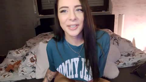 Snapshot of carmen_monroe chatting on 03-10-25, 07:40 Luci online show from 03-10-25, 07:40