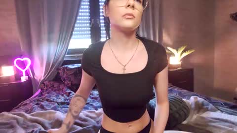 Snapshot of carmen_monroe chatting on 10-27-25, 07:45 Luci online show from 10-27-25, 07:45