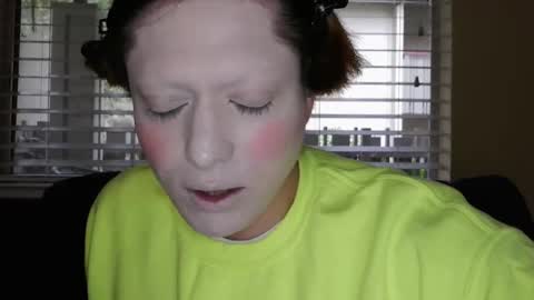 Snapshot of carnalflower95 chatting on 05-06-26, 01:47 Brooke online show from 05-06-26, 01:47