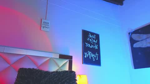 Snapshot of caro_zapata chatting on 12-18-24, 08:42 Carolina online show from 12-18-24, 08:42