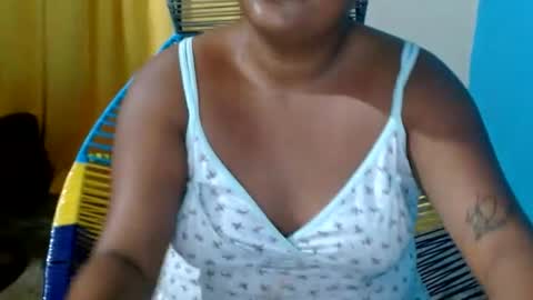 Snapshot of carol_lil1 chatting on 07-12-26, 04:36 carol_lil1 online show from 07-12-26, 04:36