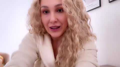 Snapshot of carol_may_ chatting on 06-13-26, 05:16 carol_may_ online show from 06-13-26, 05:16