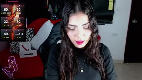 Snapshot of carolaine69_ chatting on 05-27-26, 01:30 Caroline online show from 05-27-26, 01:30