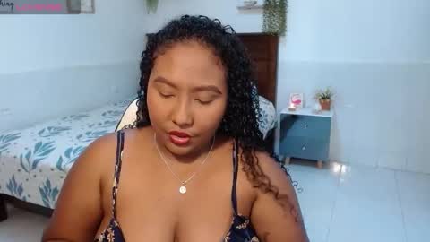 Snapshot of caroldelatorre chatting on 10-25-25, 03:29 Carol de la torre online show from 10-25-25, 03:29