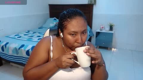 Snapshot of caroldelatorre chatting on 11-02-25, 08:00 Carol de la torre online show from 11-02-25, 08:00