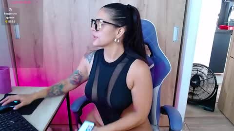 Snapshot of carolgoddess chatting on 06-07-26, 02:43 Carol online show from 06-07-26, 02:43
