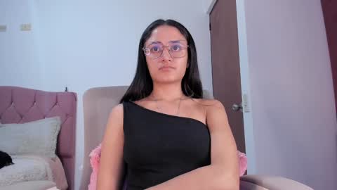 Snapshot of caroliine__ chatting on 12-05-24, 02:42 Caroline online show from 12-05-24, 02:42