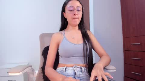 Snapshot of caroliine__ chatting on 01-03-25, 03:22 Caroline online show from 01-03-25, 03:22