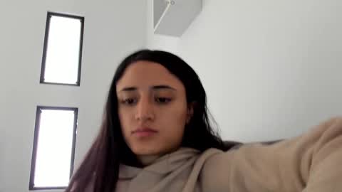 Snapshot of caroliine__ chatting on 02-19-25, 05:06 Caroline online show from 02-19-25, 05:06