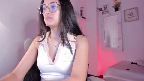 Snapshot of caroliine__ chatting on 10-05-25, 12:09 Caroline online show from 10-05-25, 12:09