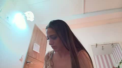 Snapshot of carolina_hernandez22 chatting on 02-05-25, 03:52 Carolina online show from 02-05-25, 03:52