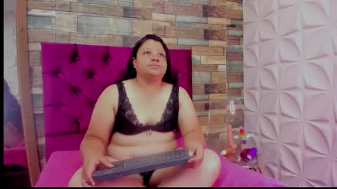 Snapshot of carolina_lenon chatting on 02-09-26, 07:40 Angie Carolina online show from 02-09-26, 07:40