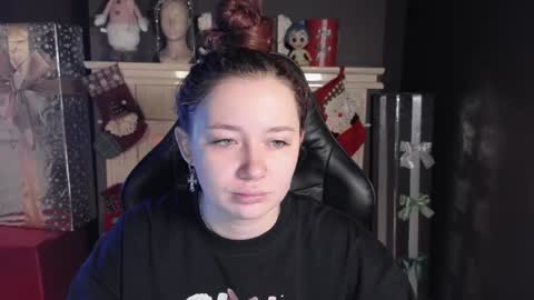 Snapshot of carolina_winter chatting on 12-30-24, 05:26 Mira online show from 12-30-24, 05:26