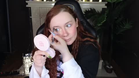 Snapshot of carolina_winter chatting on 02-08-25, 05:51 Mira online show from 02-08-25, 05:51