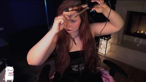 Snapshot of carolina_winter chatting on 02-14-25, 05:51 Mira online show from 02-14-25, 05:51