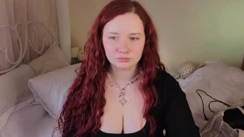Snapshot of carolina_winter chatting on 09-16-25, 08:10 Mira online show from 09-16-25, 08:10