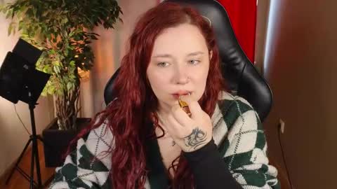 Snapshot of carolina_winter chatting on 09-19-25, 02:07 Mira online show from 09-19-25, 02:07