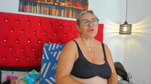 Carolina online show from 11-04-25, 04:06