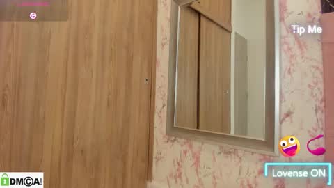 Snapshot of caroline_daring chatting on 12-17-25, 12:55 caroline daring online show from 12-17-25, 12:55