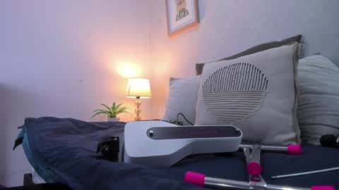  Caroline  online show from 04-17-26, 11:35