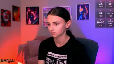 Snapshot of caroline_honeyy chatting on 06-13-26, 07:34 Caroline online show from 06-13-26, 07:34