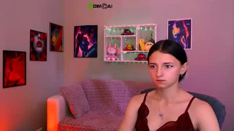 Snapshot of caroline_honeyy chatting on 06-16-26, 09:34 Caroline online show from 06-16-26, 09:34