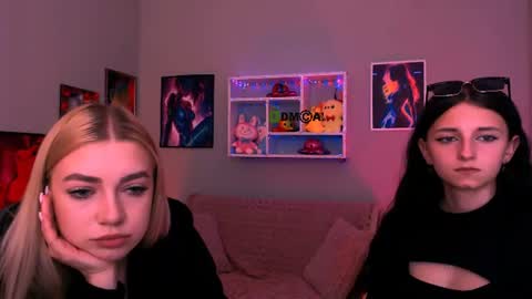 Snapshot of caroline_honeyy chatting on 06-17-26, 09:23 Caroline online show from 06-17-26, 09:23