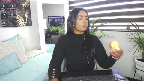Snapshot of caroline_jackson_ chatting on 01-12-25, 02:09 C A R O L I N E online show from 01-12-25, 02:09