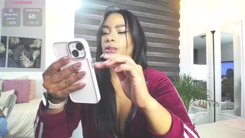 Snapshot of caroline_jackson_ chatting on 03-09-25, 01:37 C A R O L I N E online show from 03-09-25, 01:37