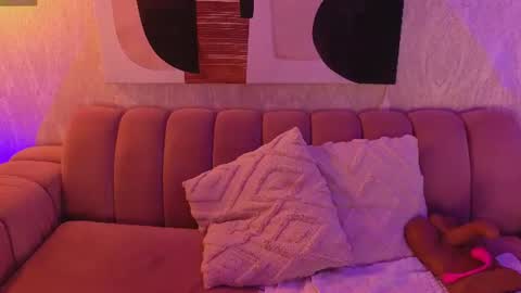 Snapshot of caroline_laurent_ chatting on 08-02-26, 11:30 Caro online show from 08-02-26, 11:30