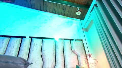 Snapshot of caroline_palmerr chatting on 12-20-25, 04:19 Carolina online show from 12-20-25, 04:19