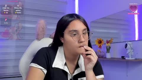 caroline_rodriguez_9 online show from 05-13-26, 07:22