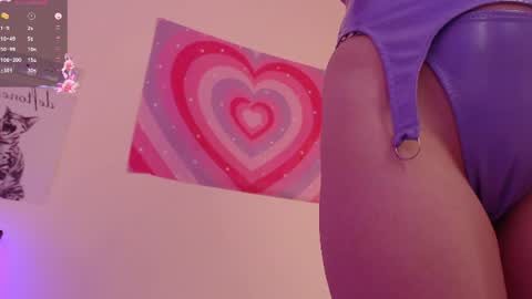 Snapshot of carolineamber chatting on 06-13-26, 04:43 Carlolina online show from 06-13-26, 04:43