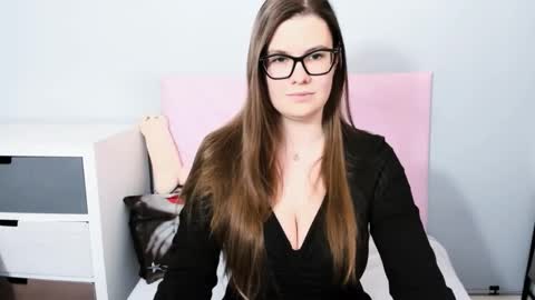 Snapshot of carolineamore chatting on 03-21-26, 03:37 CarolineAmore online show from 03-21-26, 03:37