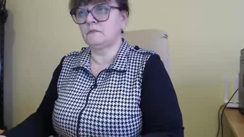Snapshot of carolinedream_ chatting on 02-03-25, 06:34 CarolineDream online show from 02-03-25, 06:34
