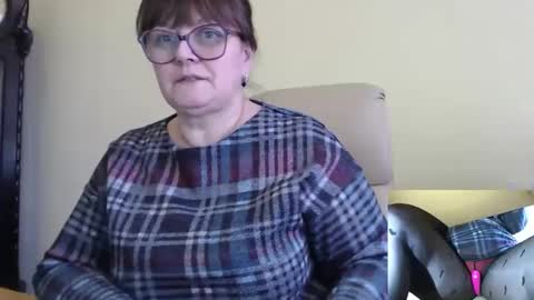 Snapshot of carolinedream_ chatting on 02-14-25, 12:25 CarolineDream online show from 02-14-25, 12:25
