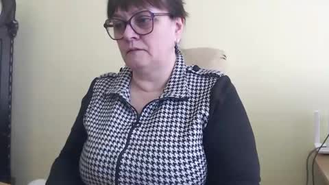 Snapshot of carolinedream_ chatting on 02-19-25, 07:06 CarolineDream online show from 02-19-25, 07:06