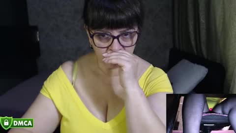 Snapshot of carolinedream_ chatting on 09-12-25, 04:45 CarolineDream online show from 09-12-25, 04:45