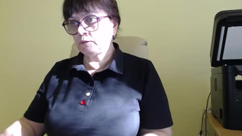 Snapshot of carolinedream_ chatting on 09-24-25, 06:17 CarolineDream online show from 09-24-25, 06:17