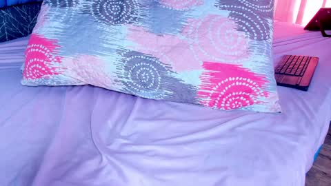 Snapshot of carolineegarcia chatting on 01-17-25, 05:30 CarolineeGarcia online show from 01-17-25, 05:30