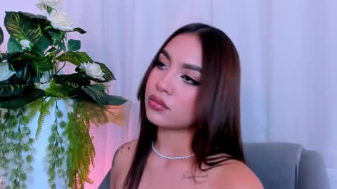 Snapshot of carolineegarcia chatting on 02-05-25, 02:05 CarolineeGarcia online show from 02-05-25, 02:05