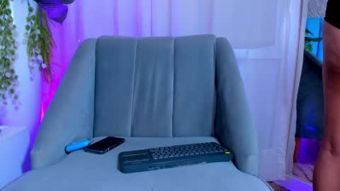 Snapshot of carolineegarcia chatting on 02-14-25, 12:25 CarolineeGarcia online show from 02-14-25, 12:25