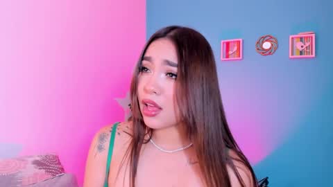 Snapshot of carolineegarcia chatting on 02-22-25, 06:28 CarolineeGarcia online show from 02-22-25, 06:28