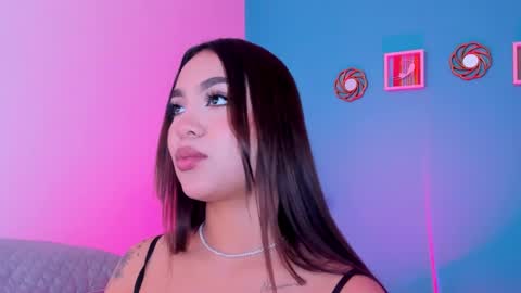 Snapshot of carolineegarcia chatting on 02-24-25, 01:42 CarolineeGarcia online show from 02-24-25, 01:42