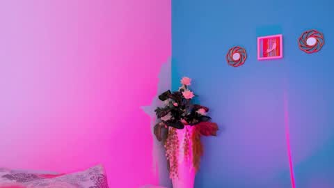 Snapshot of carolineegarcia chatting on 02-25-25, 01:50 CarolineeGarcia online show from 02-25-25, 01:50