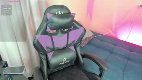 Snapshot of carolineegarcia chatting on 09-19-25, 06:59 CarolineeGarcia online show from 09-19-25, 06:59